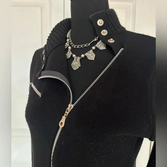 JENNYFER ~ Women’s long-sleeve black turtleneck asymmetrical sweater size L - Picture 6 of 8